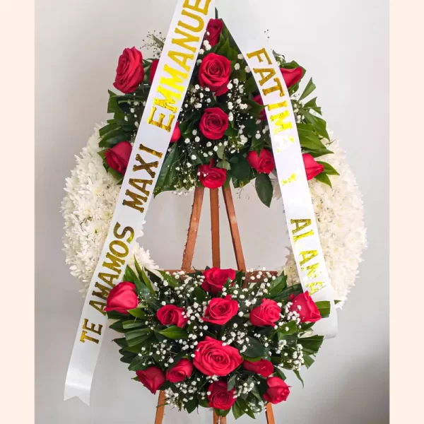 Corona Fúnebre para sepelios o funerales de difuntos con entrega gratis en Bogotá, hecha con rosas rojas y pompones blancos.