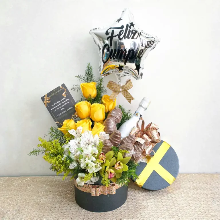 Ramo de cumpleaños con rosas amarillas, orquídeas verdes, astromelias blancas, globo metálico y vino en caja elegante.