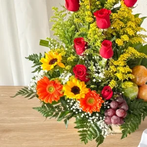 Arreglo floral elegante vertical para cumpleaños diseño triangular moderno premium