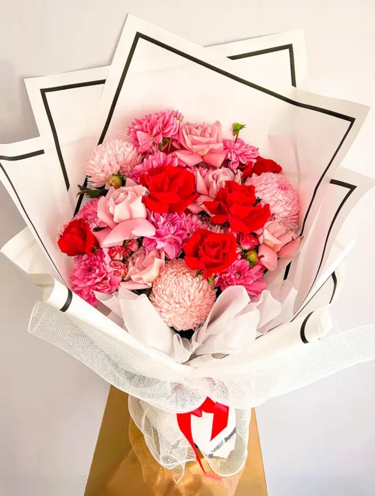 charme d amour ramo buchon bouquet flores rosas rojas rosadas pompon arreglo floral floristeria hechizos amor bogota